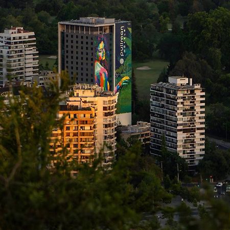 Pullman Santiago Vitacura מראה חיצוני תמונה The building at dusk