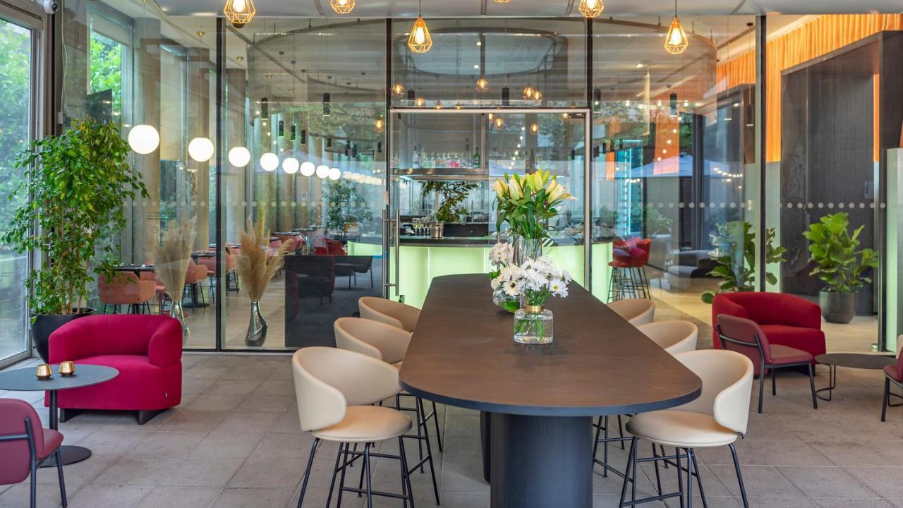 Pullman Santiago Vitacura מראה חיצוני תמונה The lounge at the airport