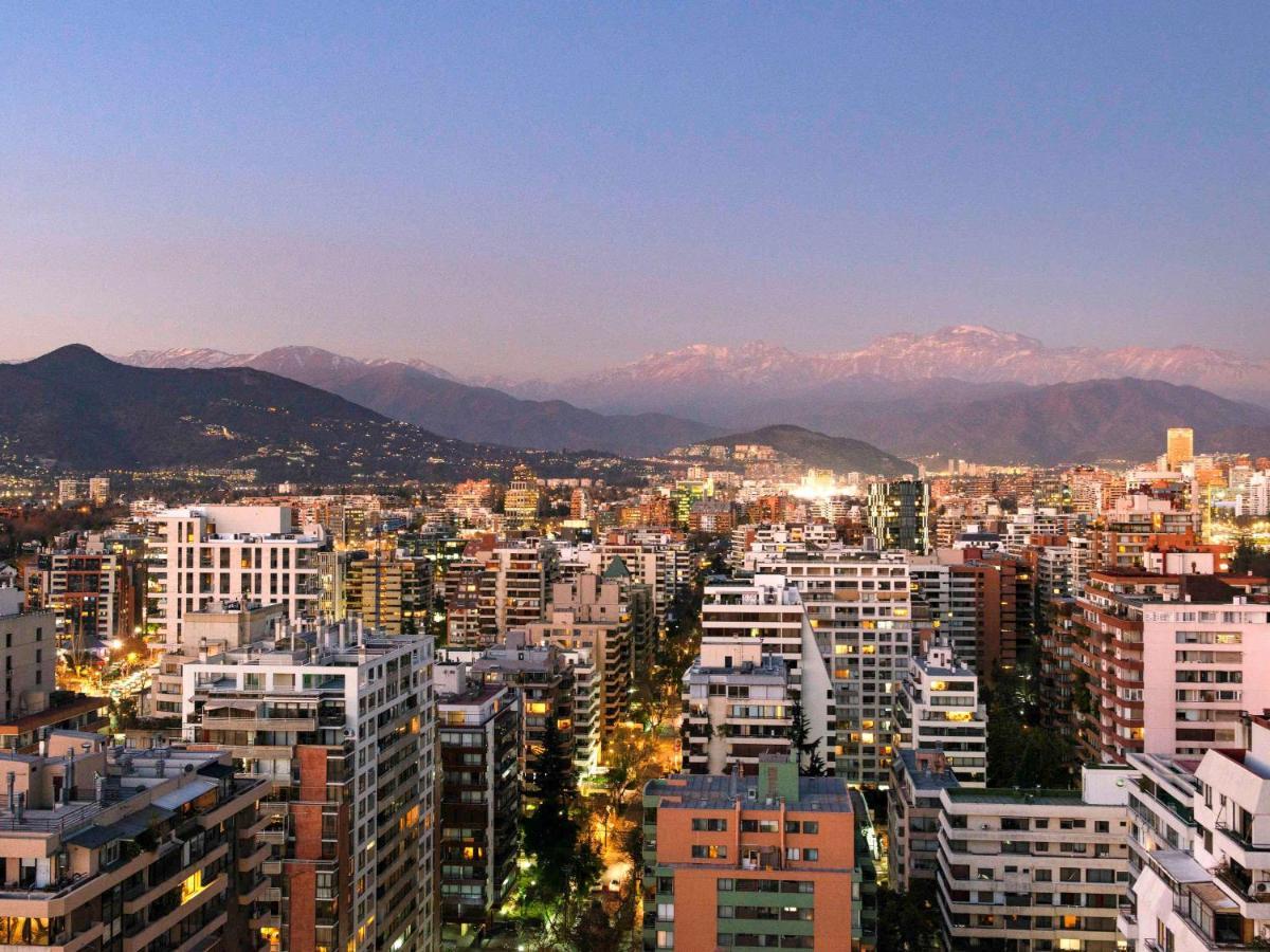 Pullman Santiago Vitacura מראה חיצוני תמונה Santiago skyline