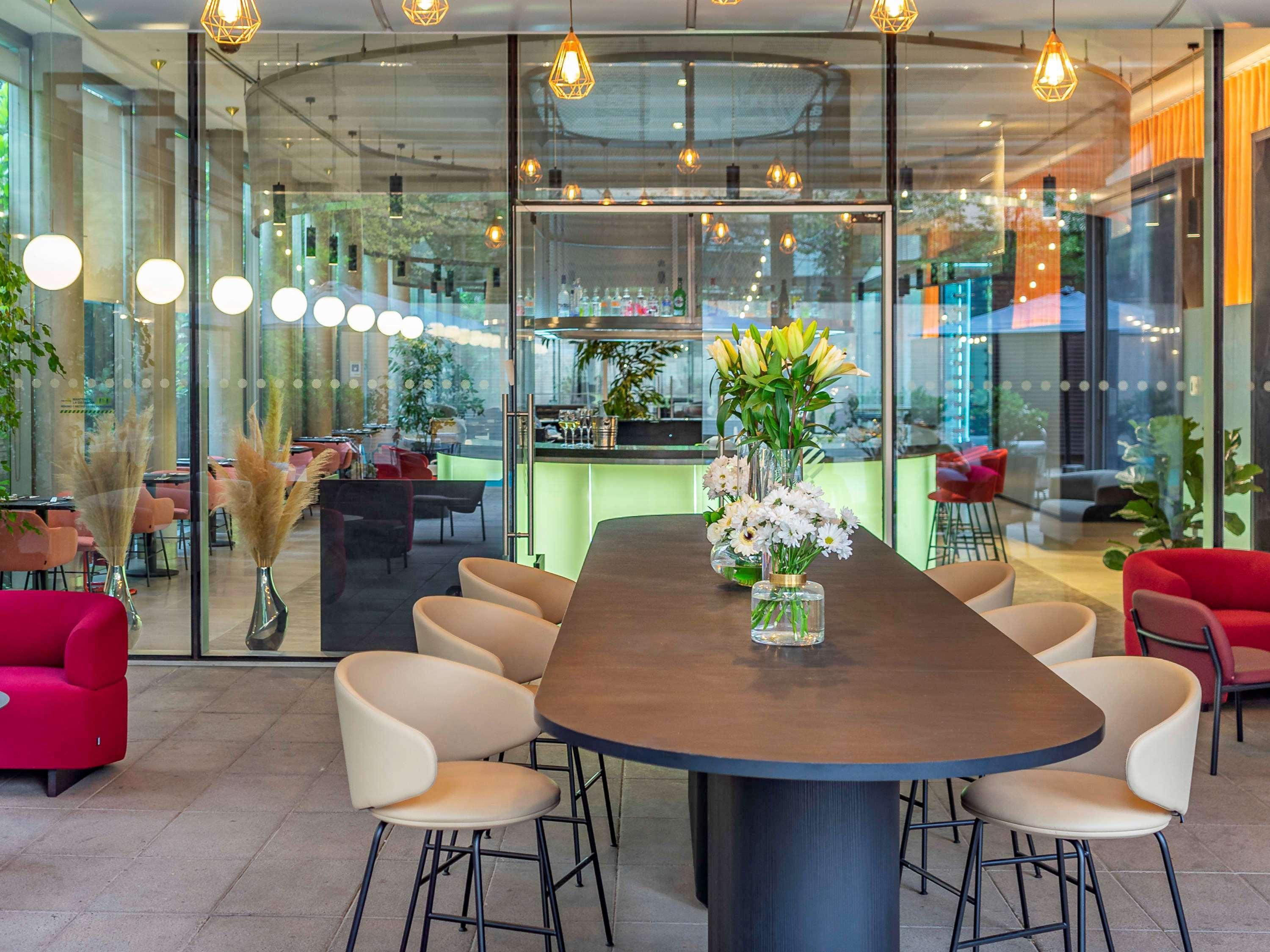 Pullman Santiago Vitacura מראה חיצוני תמונה The lounge at the airport