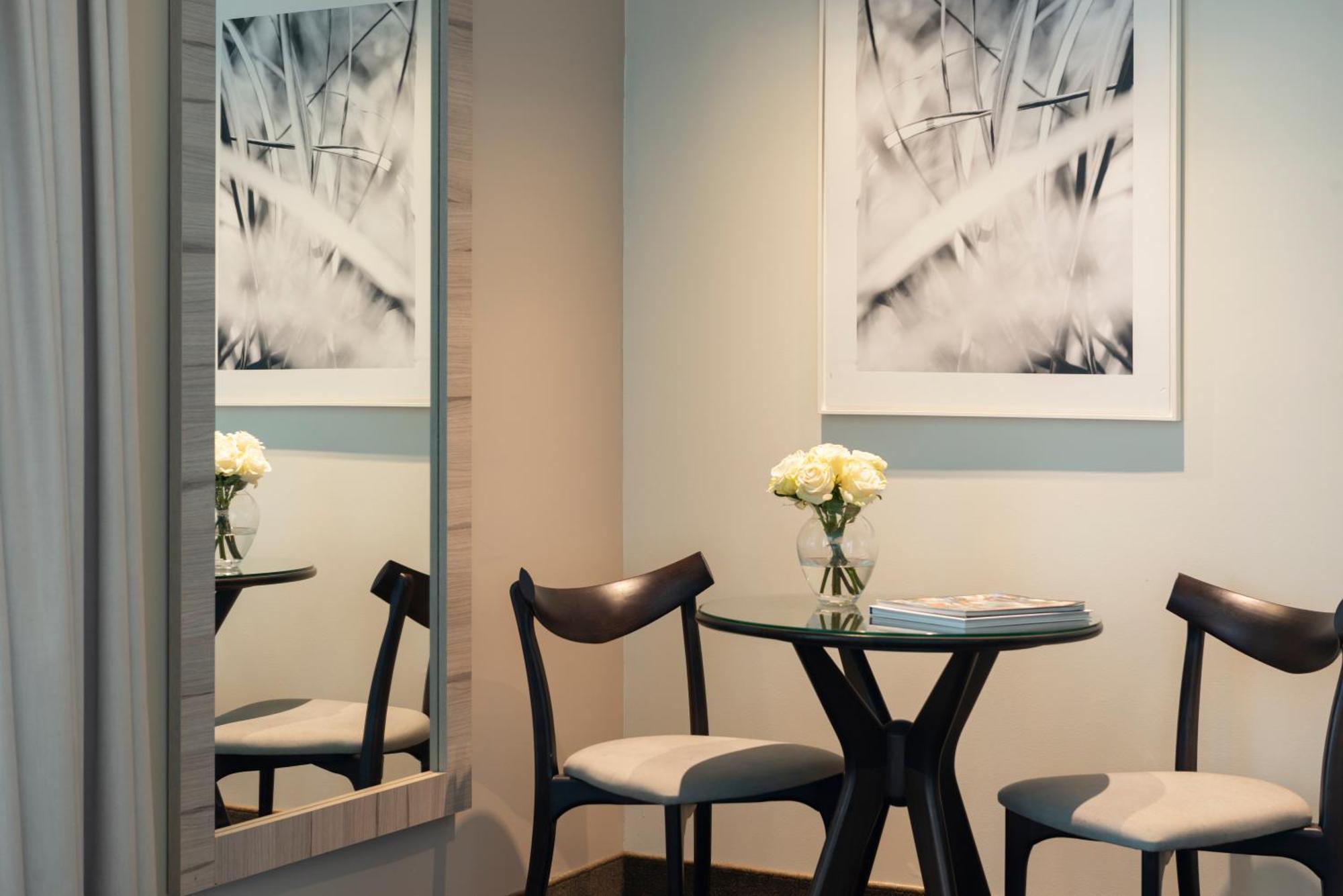 Pullman Santiago Vitacura מראה חיצוני תמונה A dining room in a private suite